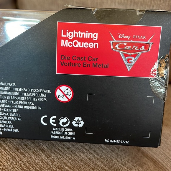 Lightning McQueen 2017 Holiday Cast Member Exclusive New Die cast Cars 3 - Picture 5 of 5